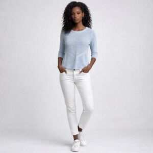 Elegant Light Blue Knit Sweater – Feminine Fit
